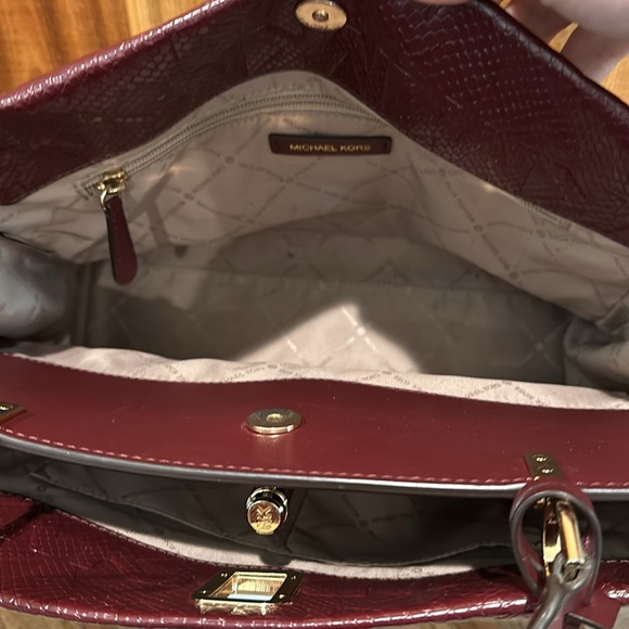 Michael Kors burgundy handbag - Picture 2 of 4